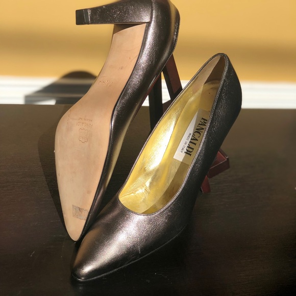 Woman Pumps metallic in color - Picture 2 of 4